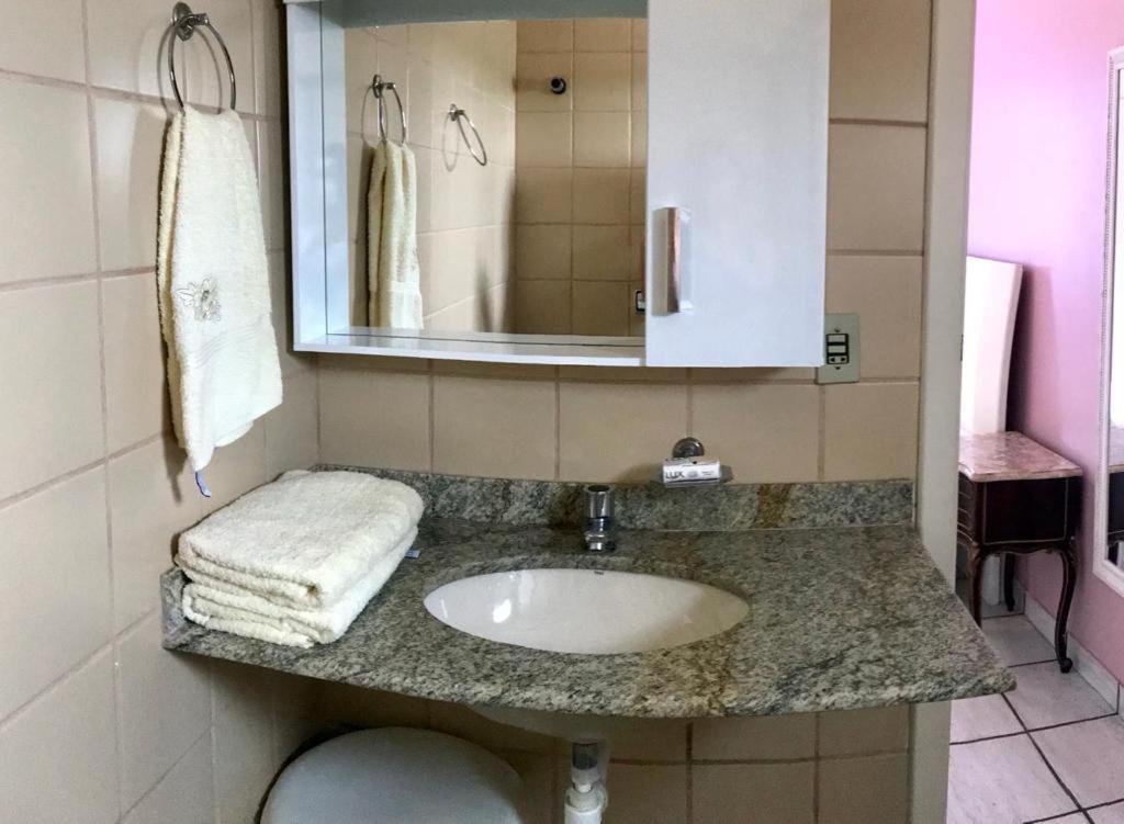 Apartamento Pe Na Areia E Aguas Tranquilas No Centro De غواراباري المظهر الخارجي الصورة